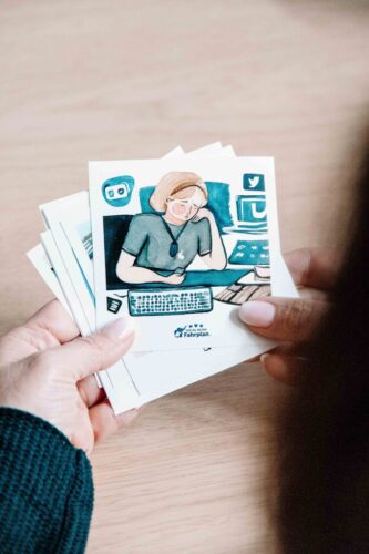 instagram-Planung-ohne-Strategie Marketingverantwortliche plant Instagram Inhalte ohne klare Struktur